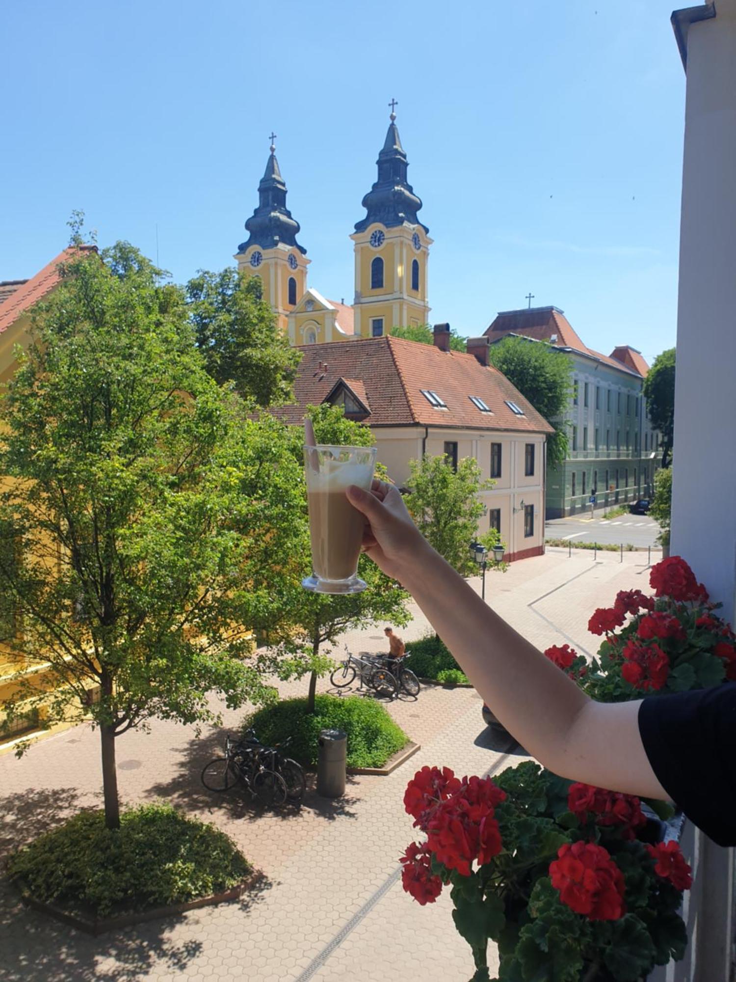 Anna Gyöngye Apartman Debrecen Exteriör bild